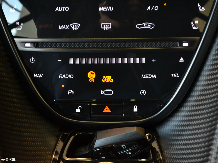 2017˹DRDB11 4.0T V8