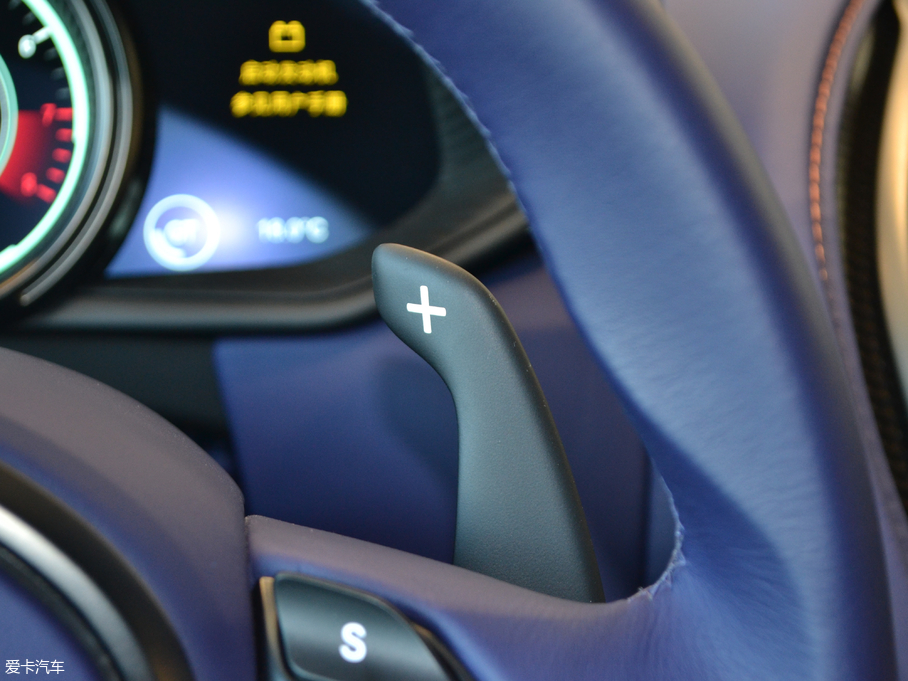 2017˹DRDB11 4.0T V8