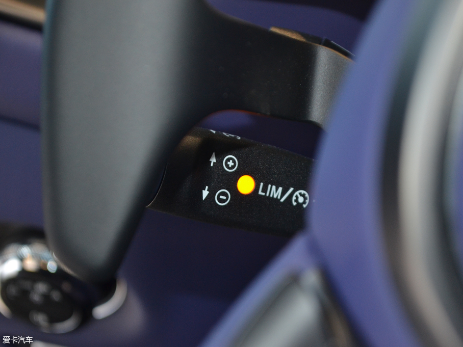 2017˹DRDB11 4.0T V8