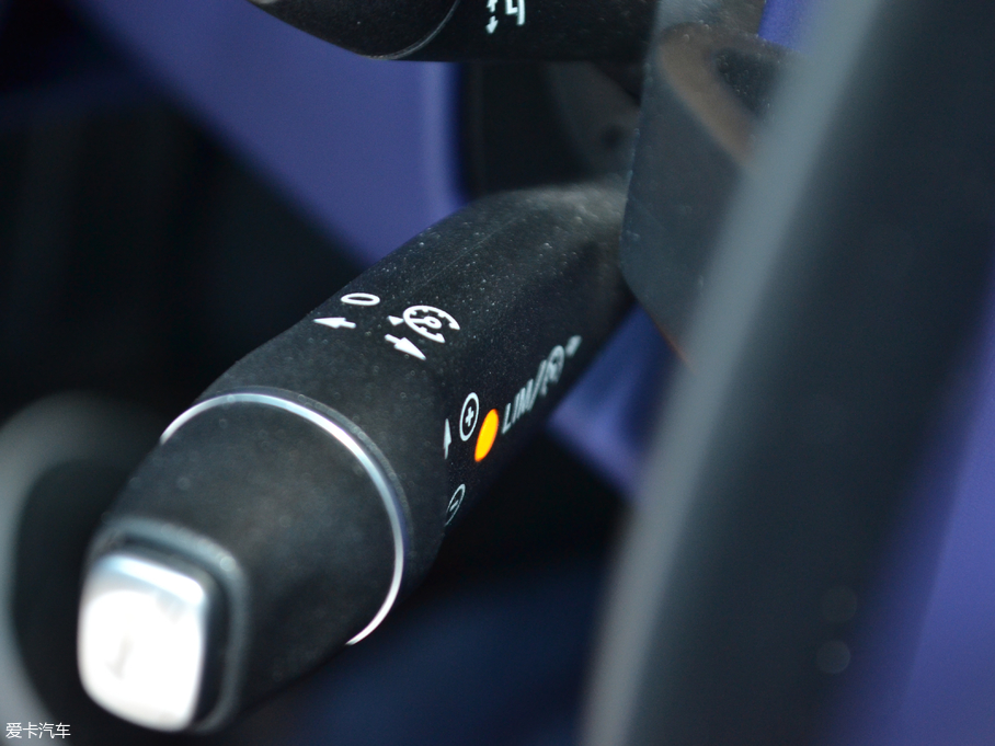 2017˹DRDB11 4.0T V8