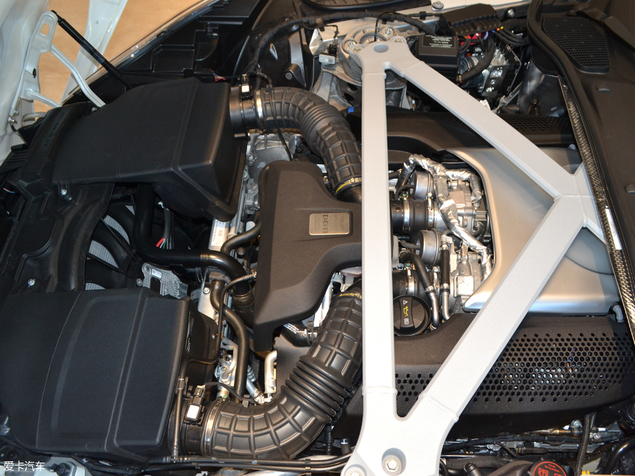 2017˹DRDB11 4.0T V8