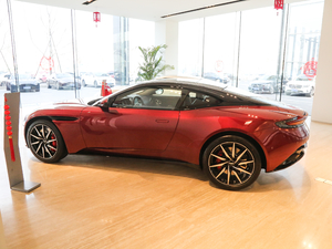 2019款V8 Coupe 整体外观
