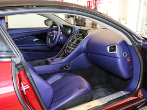 2019款V8 Coupe 空间座椅