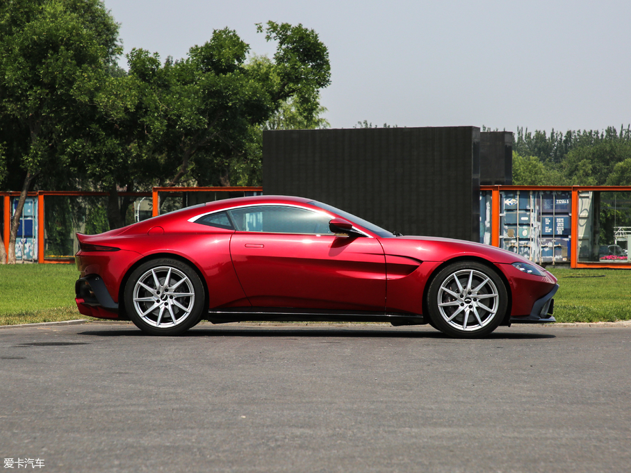 2018V8 Vantage 4.0T V8 Coupe