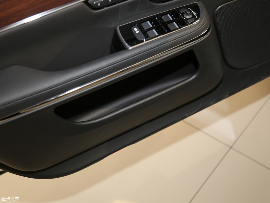 2018ݱXJ L 3.0T (q)̄(w)