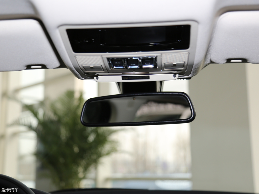 2018ݱXJ L 3.0T ̄հ