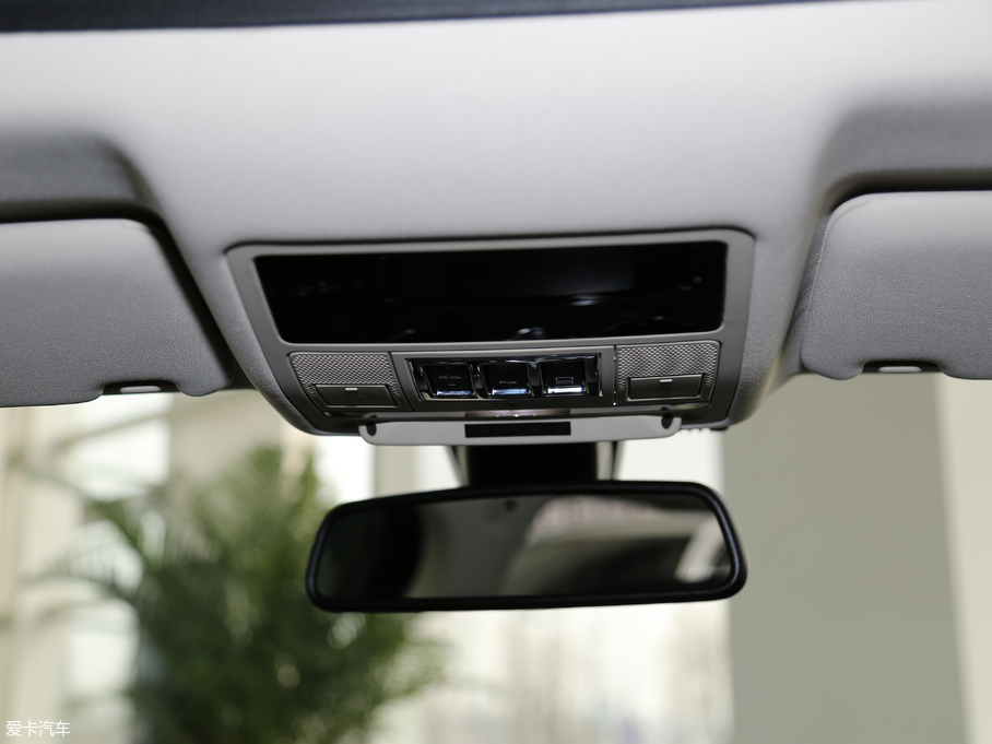 2018ݱXJ L 3.0T ̄հ