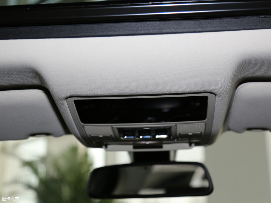 2018ݱXJ L 3.0T (q)̄(w)