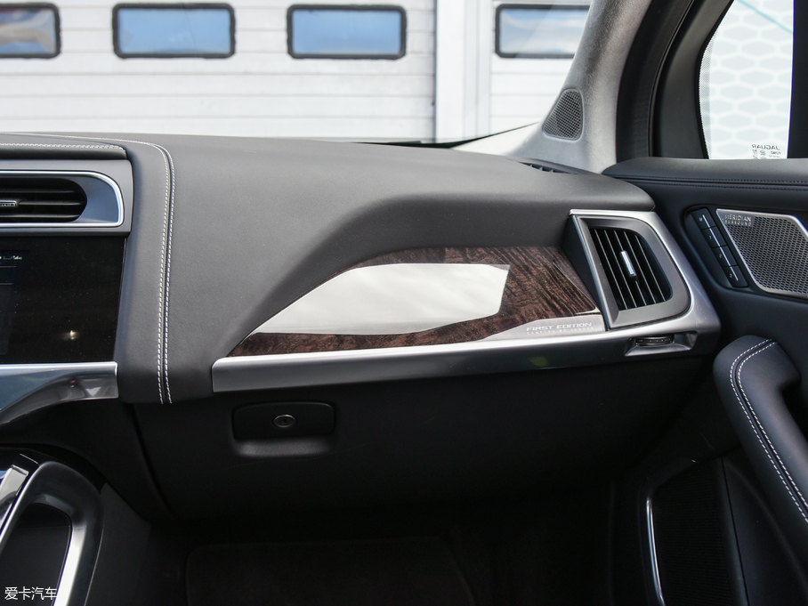 2018ݱI-PACE EV400 װl