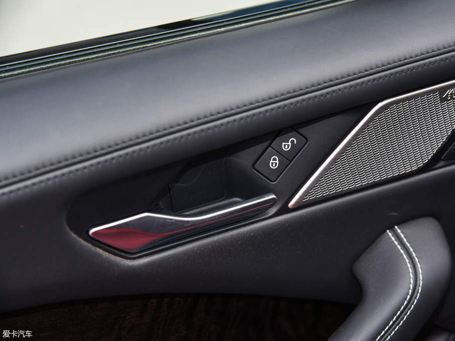 2018ݱI-PACE EV400 װl