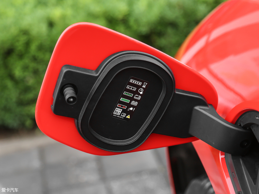 2018ݱI-PACE EV400 װl(f)