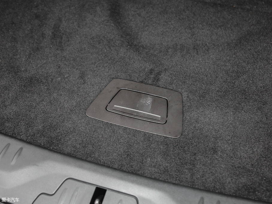 2018��ݱ�I-PACE EV400 �װl������