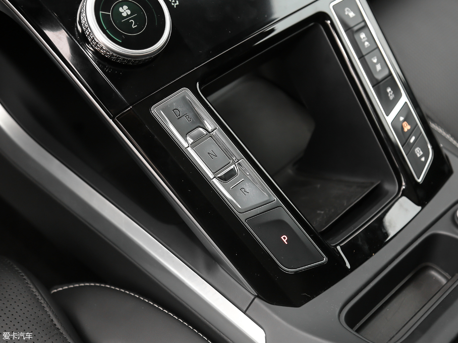 2018ݱI-PACE EV400 װl(f)