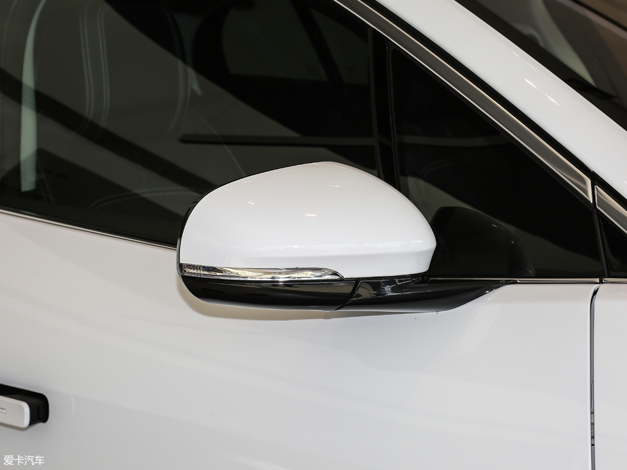 2018ݱI-PACE EV400 S