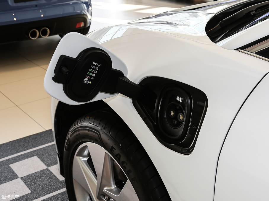 2018ݱI-PACE EV400 S