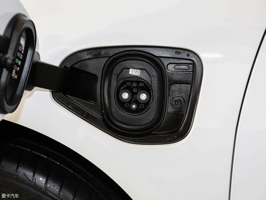 2018ݱI-PACE EV400 S