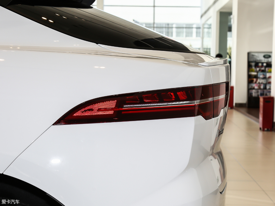 2018ݱI-PACE EV400 S