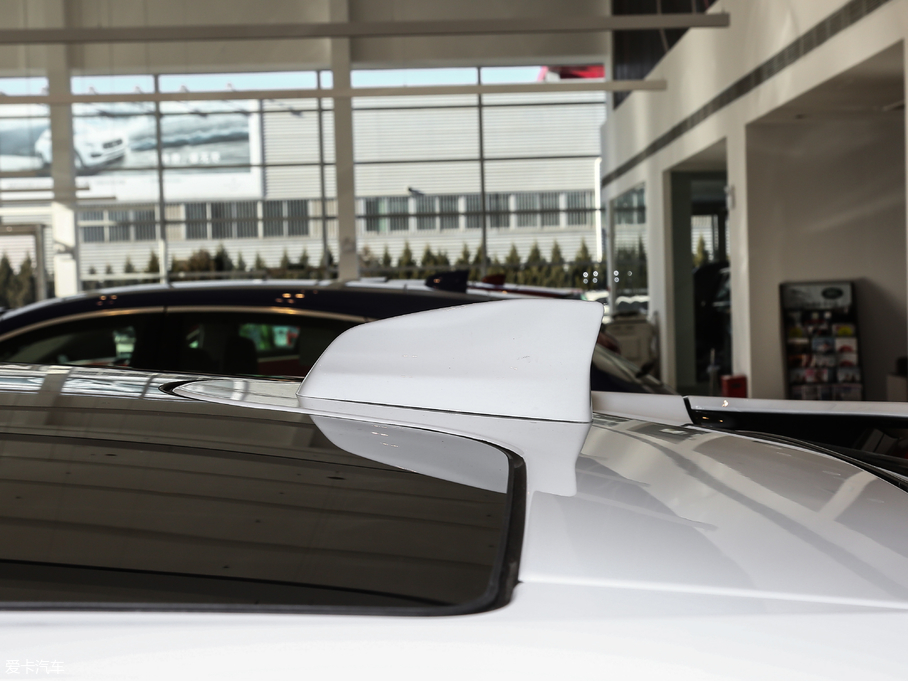 2018ݱI-PACE EV400 S