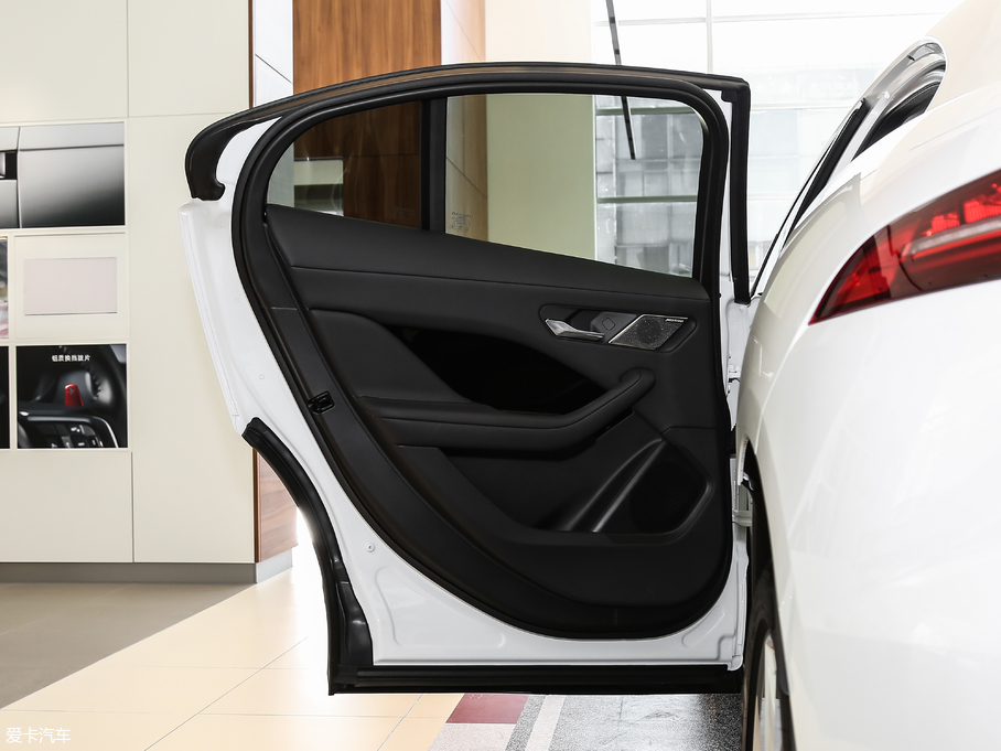 2018ݱI-PACE EV400 S