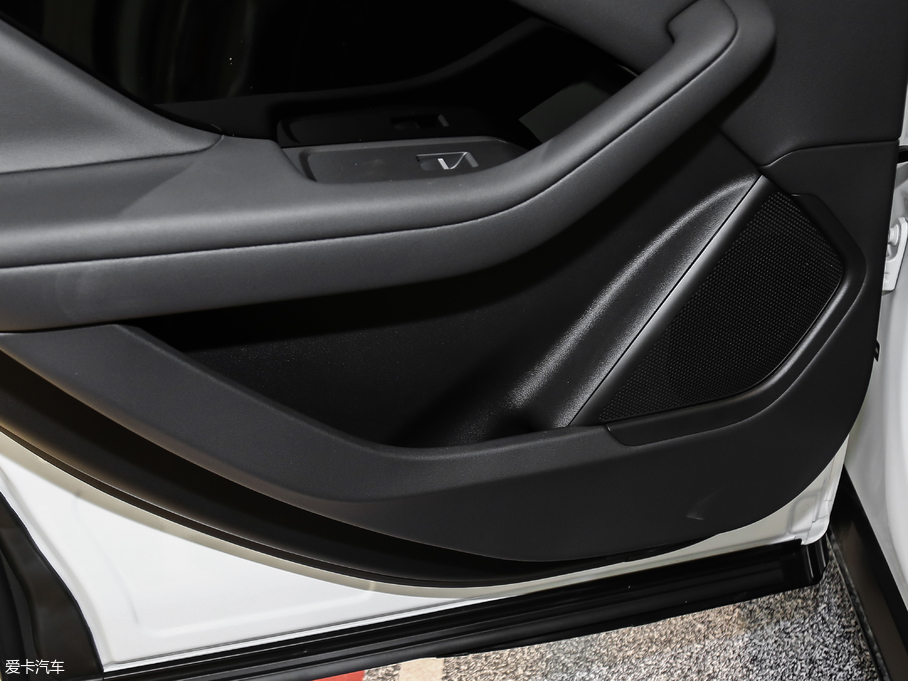 2018ݱI-PACE EV400 S