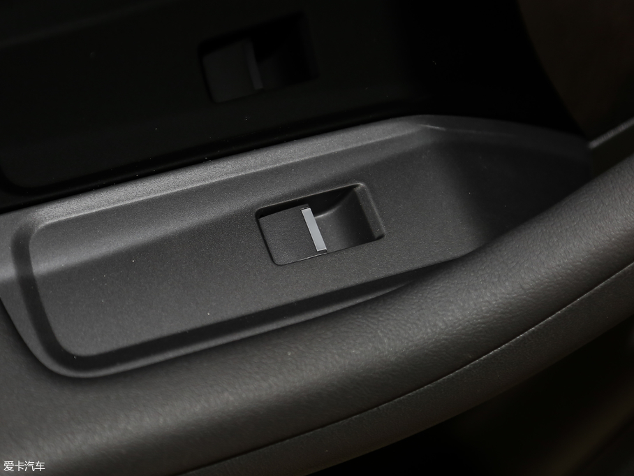 2018ݱI-PACE EV400 S