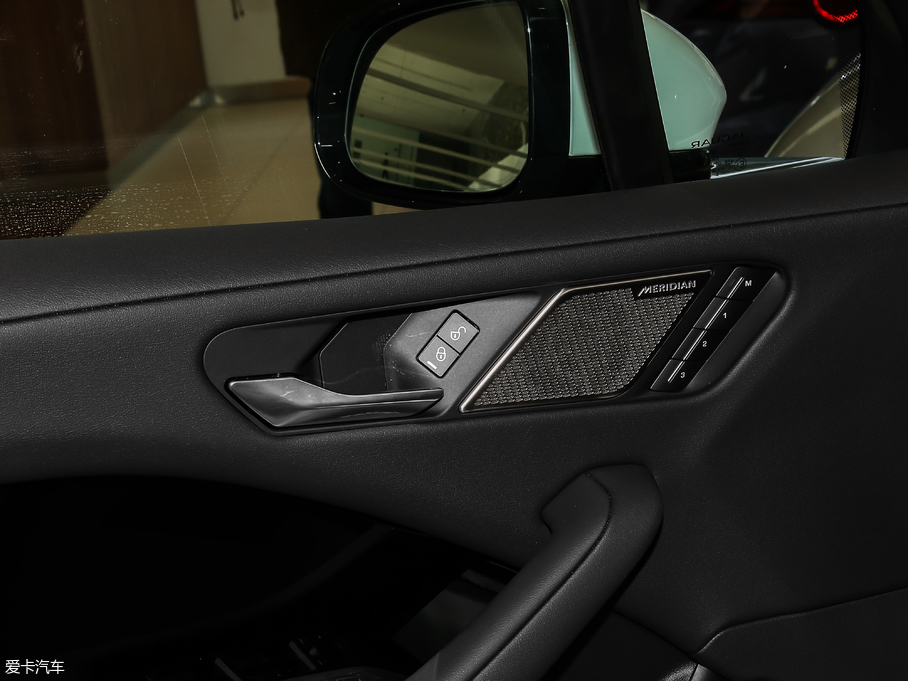 2018ݱI-PACE EV400 S