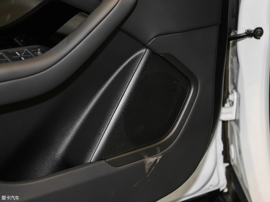 2018ݱI-PACE EV400 S