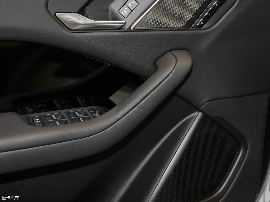 2018ݱI-PACE EV400 S