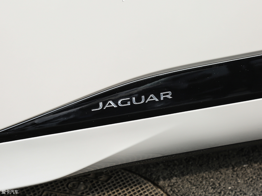 2018ݱI-PACE EV400 SE