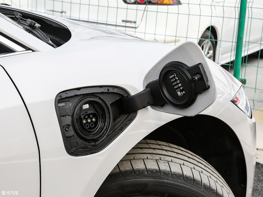 2018ݱI-PACE EV400 SE