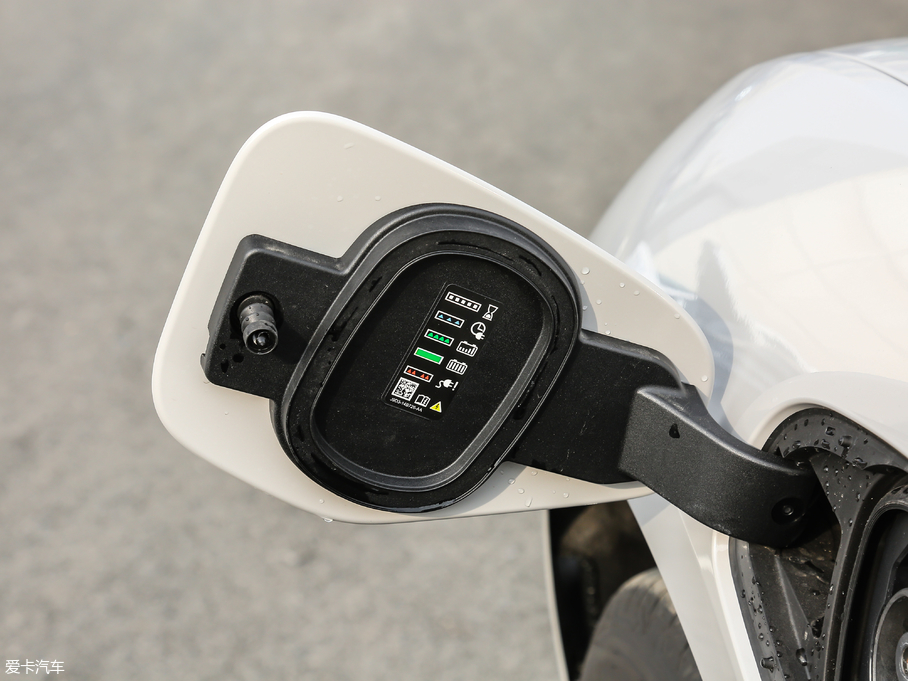 2018ݱI-PACE EV400 SE