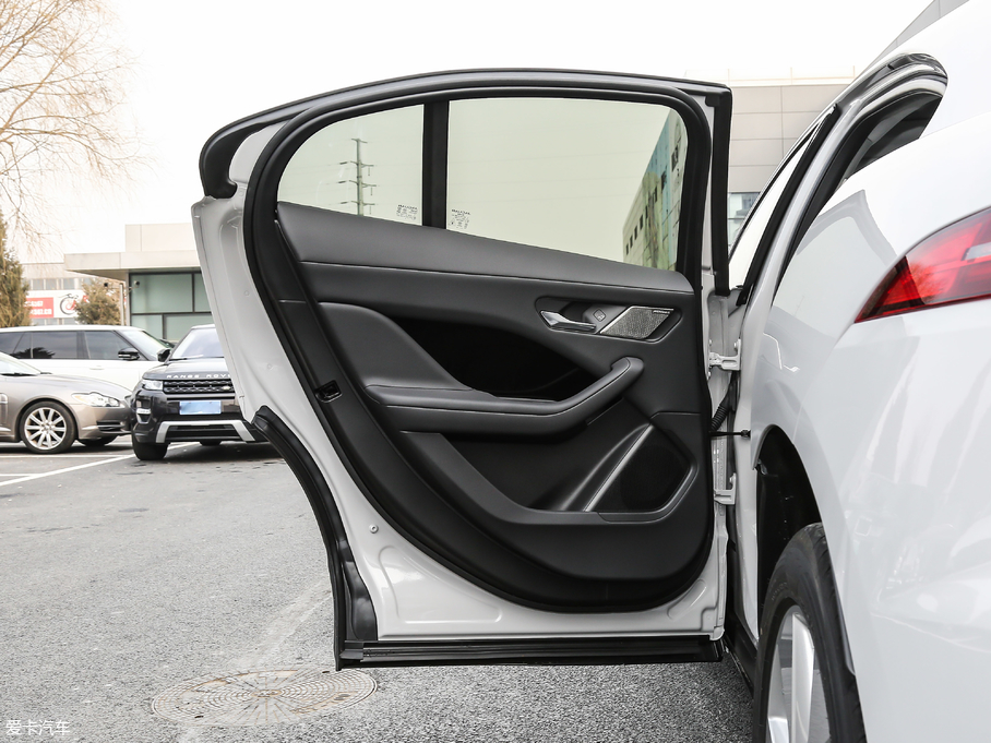 2018ݱI-PACE EV400 SE