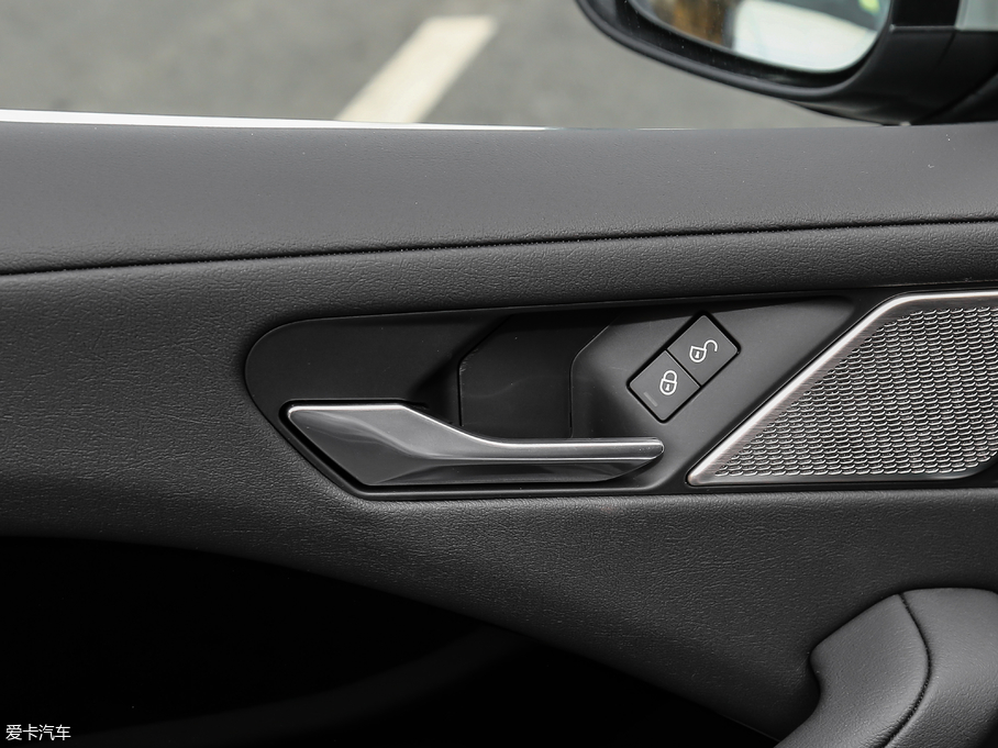 2018ݱI-PACE EV400 SE