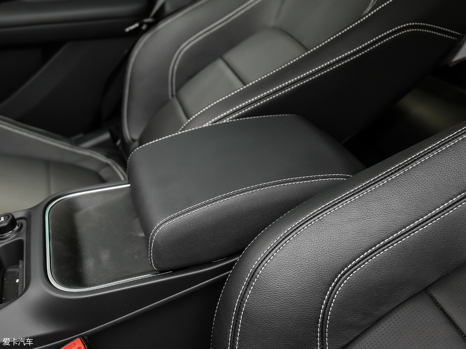 2018ݱI-PACE EV400 SE