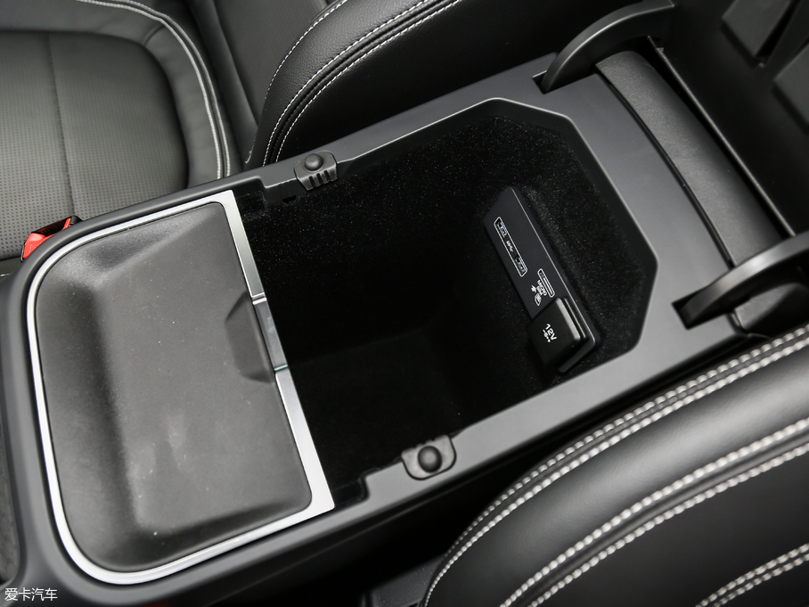 2018ݱI-PACE EV400 SE