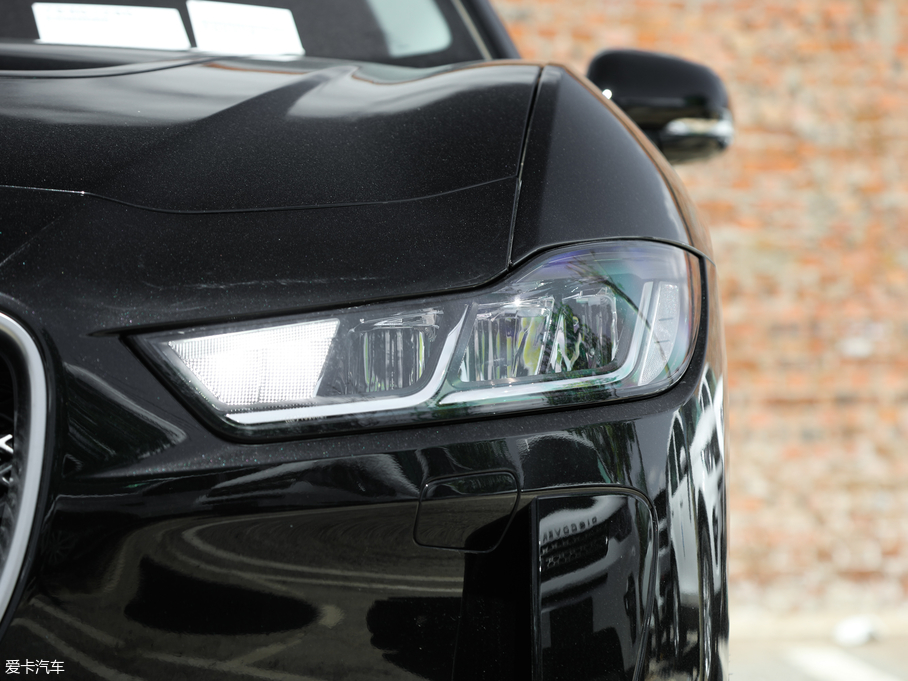 2018ݱI-PACE EV400 SE