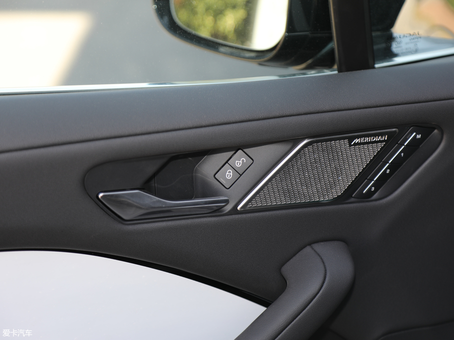 2018ݱI-PACE EV400 SE