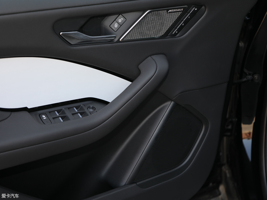 2018ݱI-PACE EV400 SE