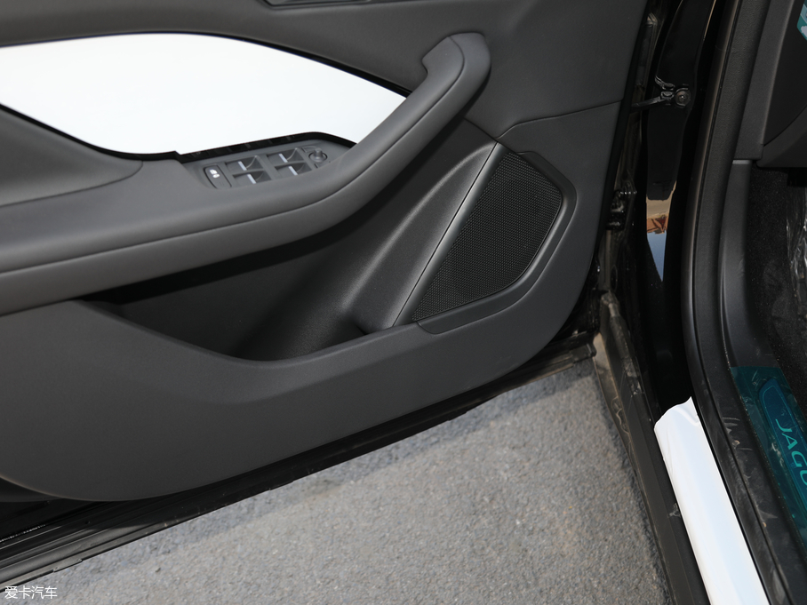 2018ݱI-PACE EV400 SE