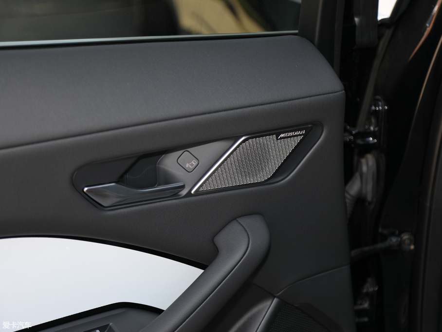 2018ݱI-PACE EV400 SE