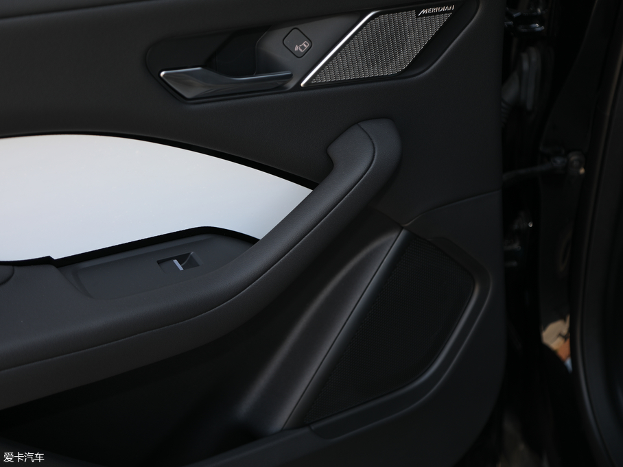 2018ݱI-PACE EV400 SE