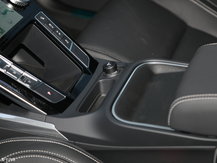 2018ݱI-PACE EV400 SE