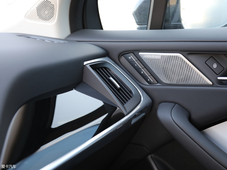 2018ݱI-PACE EV400 SE