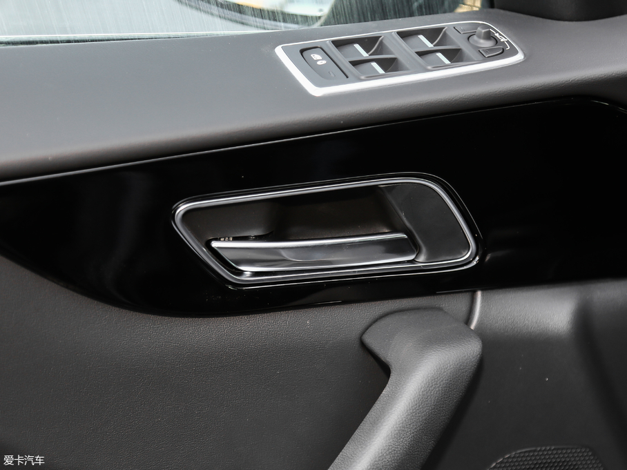 2019ݱF-PACE 2.0T (q)