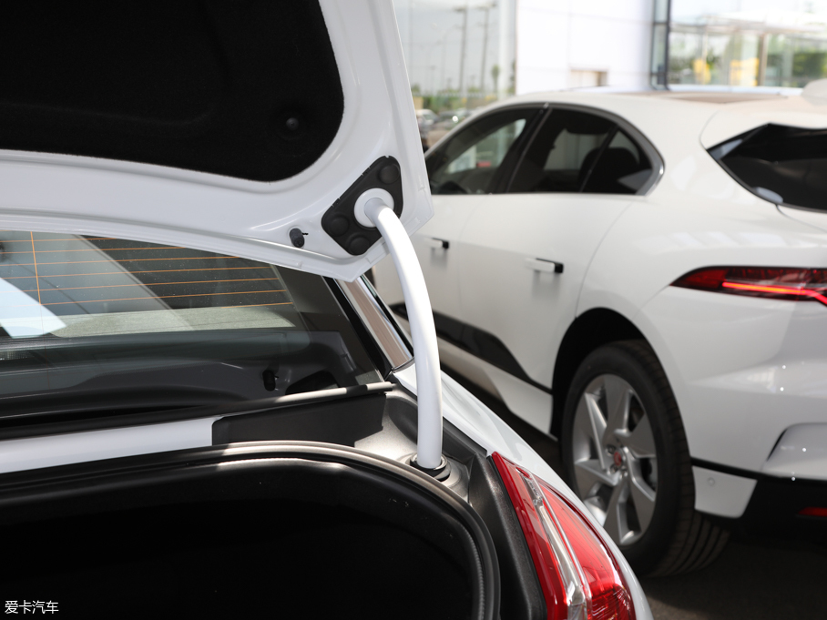 2019ݱXJ L 3.0 SC (q)̄(w)