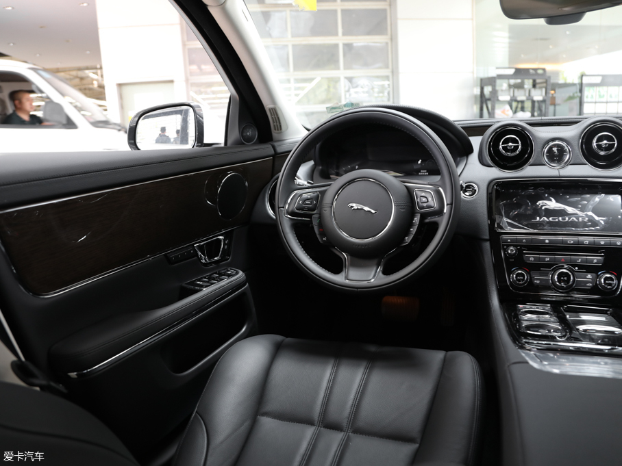 2019ݱXJ L 3.0 SC (q)̄(w)