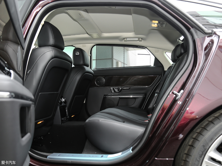 2019ݱXJ L 3.0 SC (q)̄(w)