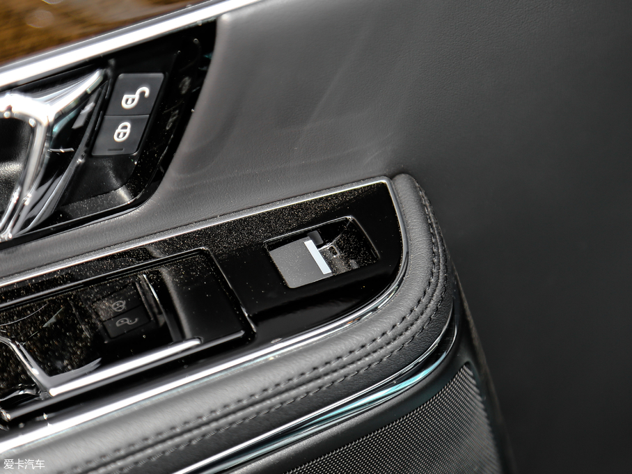 2019ݱXJ L 3.0 SC (q)̄(w)