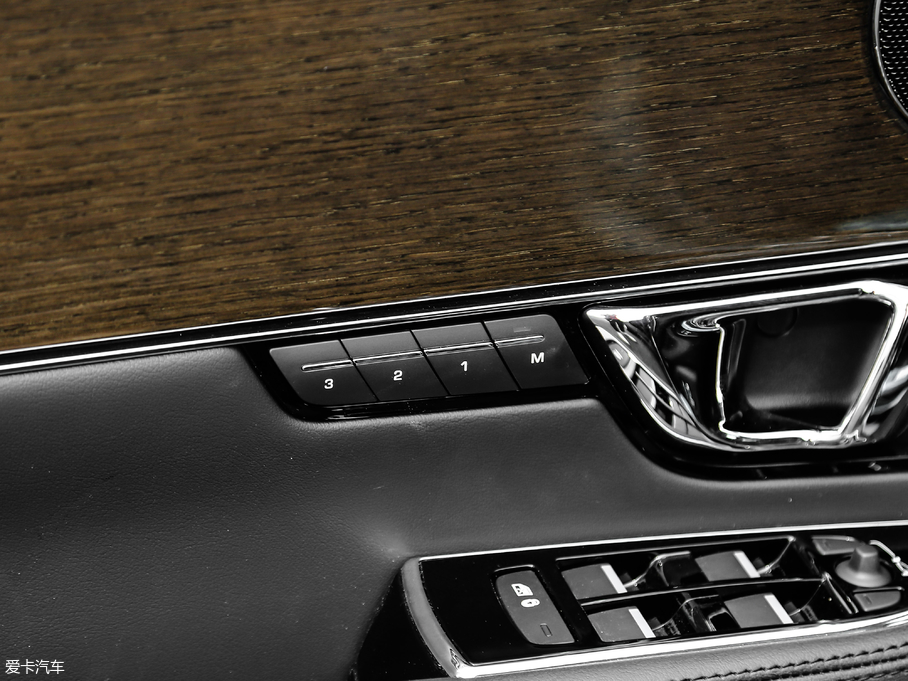 2019ݱXJ L 3.0 SC (q)̄(w)