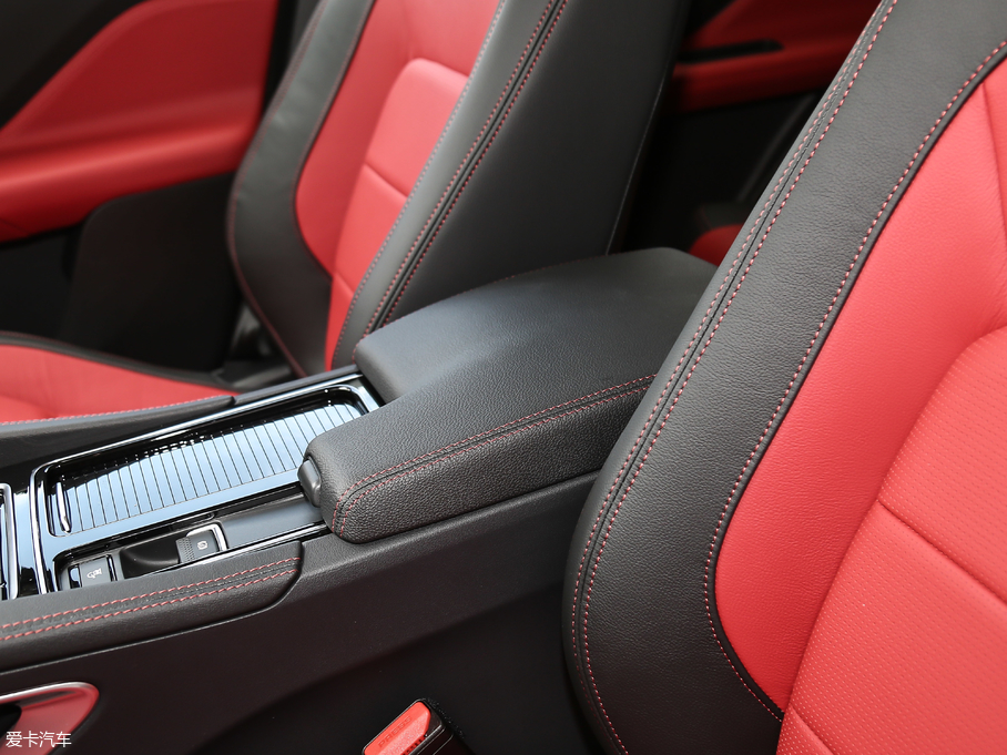 2020ݱF-PACE 2.0T ِ